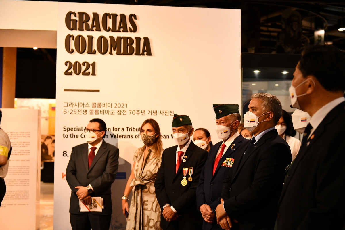 2021년 8월 26일 콜롬비아 대통령 방문 사진(콜롬비아 사진전 관람) (19)