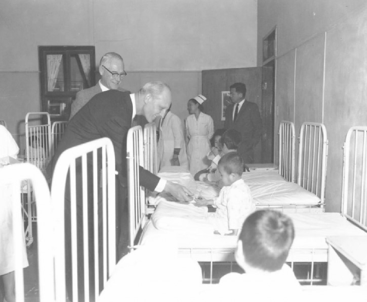 1964년 주한노르웨이대사 마포구 아동용 결핵병원 방문 사진